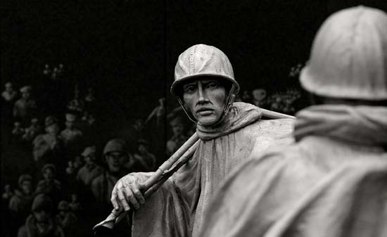 2004-08-21_Korean_memorial_078_b+w_crop