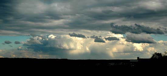 2004-10-16_storm_clouds_123